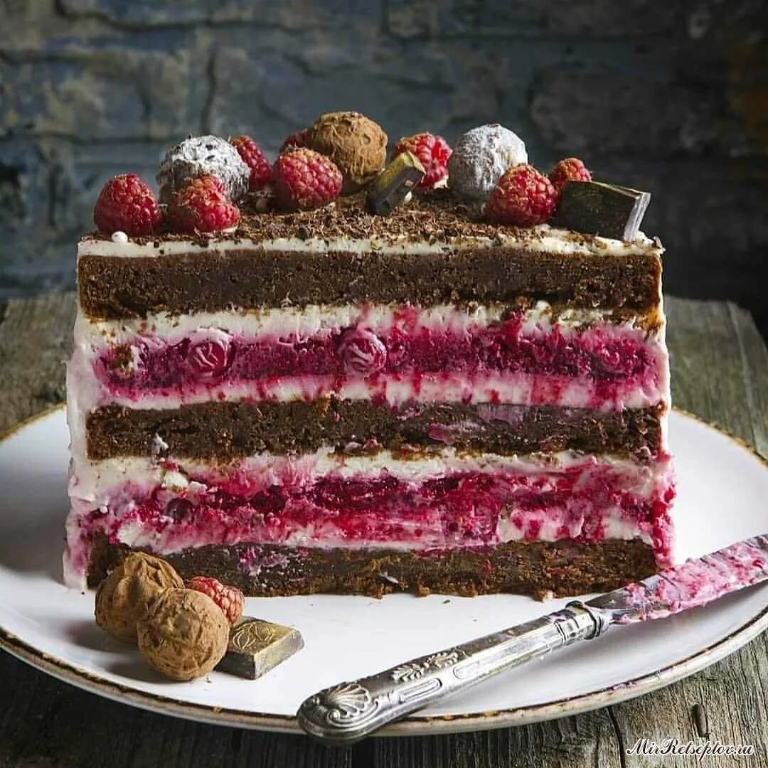 Фисташковый наполеон. Кули манго маракуйя. Начинки тортиков в разрезе. Малиново фисташковый торт виктория мельник. Шоколад манго маракуйя.