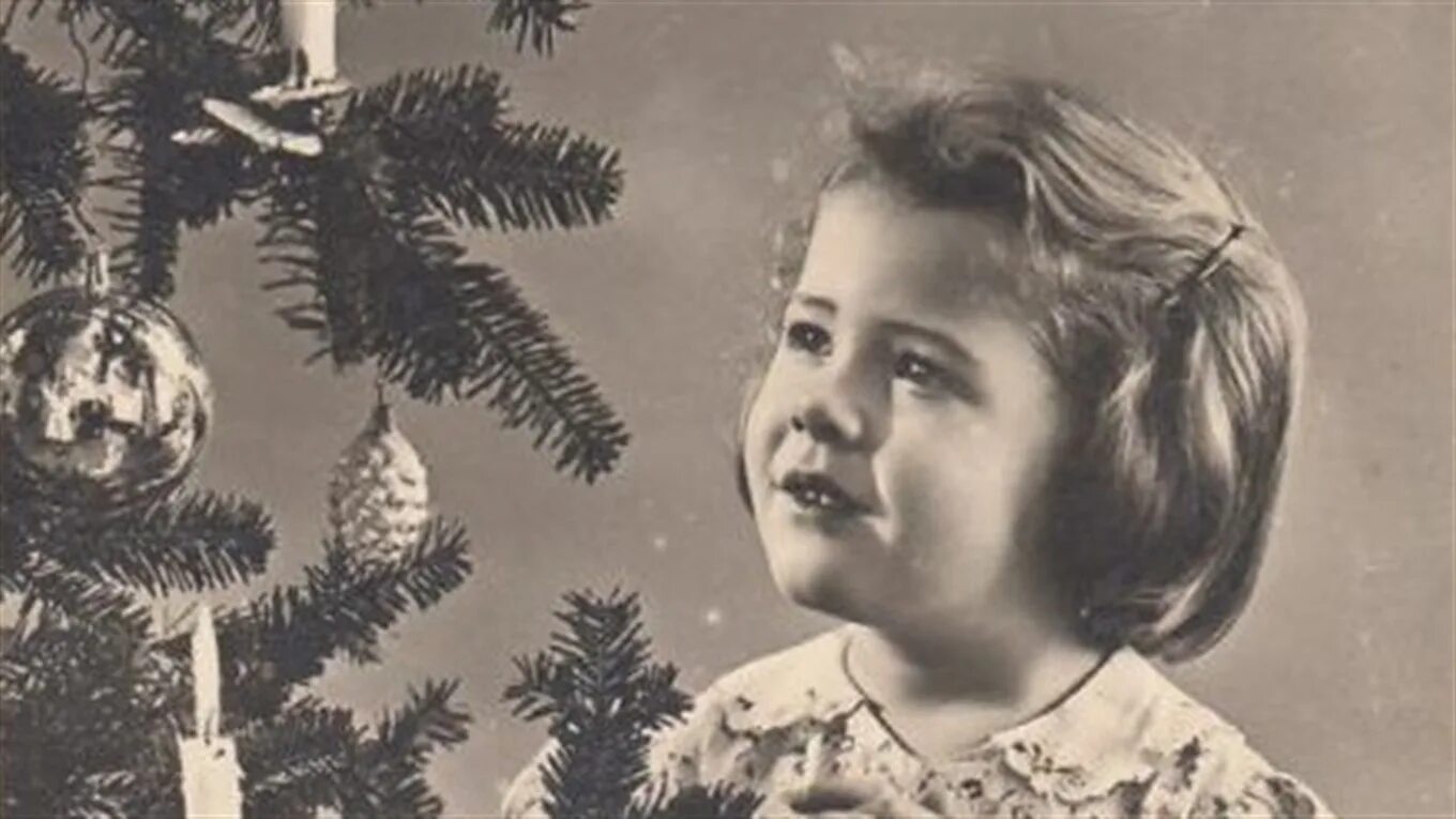 Рождественская елка 19 века. Рождество в царской семье николая 2. Первая кремлевская елка 1936. Самая первая елка. Елка в колонном зале дома союзов 1937 год.