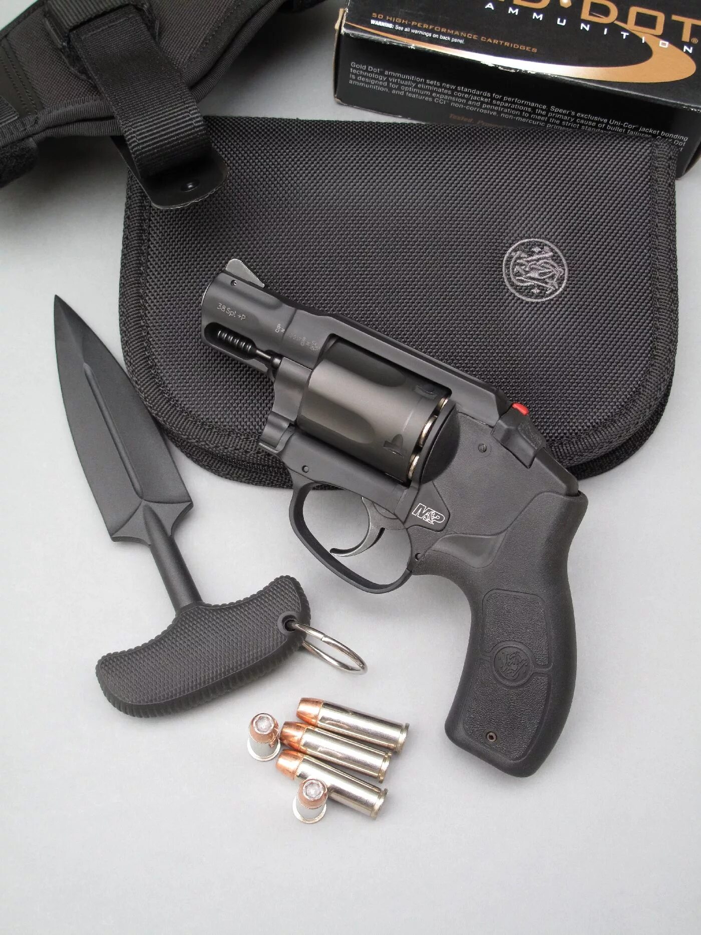 Smith and Wesson Bodyguard 9мм. Smith Wesson 38 Special. Smith & Wesson Bodyguard. Smith and Wesson Bodyguard 38.