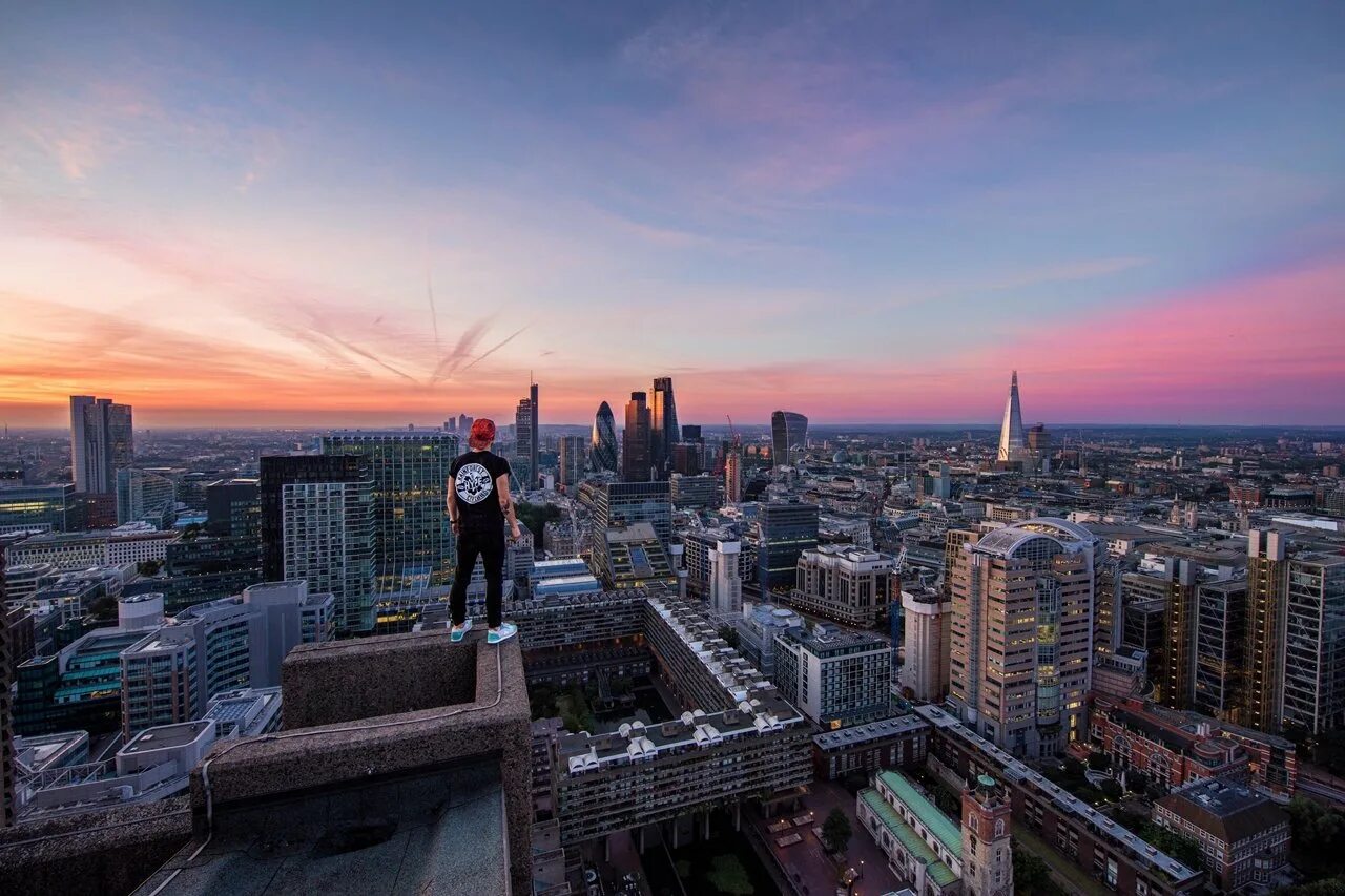 Красивый вид с крыши. «крыши парижа». Крыша высотки. Красивый вид с крыши. Город с крыши.