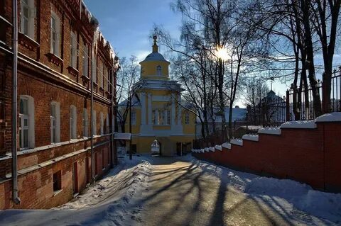 Церковный двор