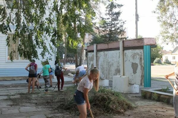 Подслушано енотаевка астраханская. Енотаевка Астраханская область. Подслушано Енотаевка. Население Енотаевки. Енотаевка деревья.