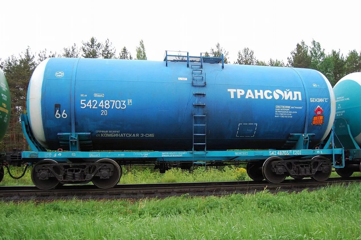 Цистерна наполненная. Вагон цистерна трансойл. железнодорожные цистерны трансойл. нефтяные цистерны трансойл. вагон цистерна метанол.