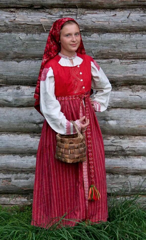 Старинная одежда девушек