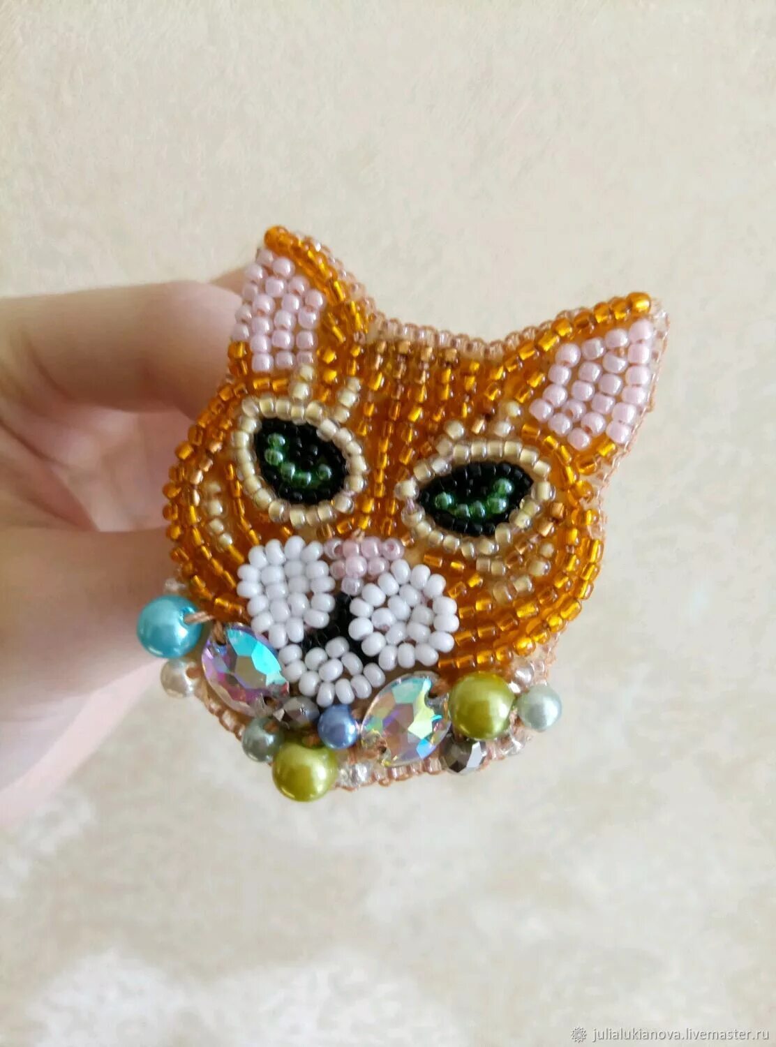 Кольцо из бисера кот. Брошь котик из бисера. брошка кошка. брошь из бисера кошка. брошь бисером кошка.