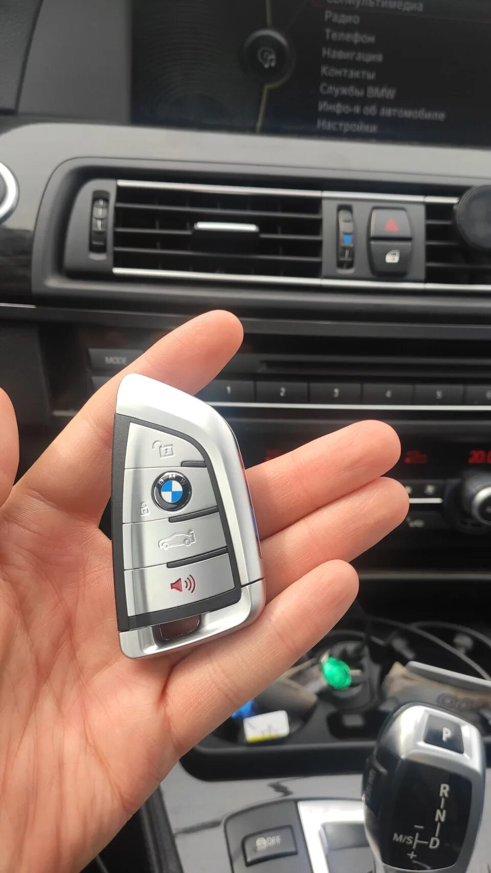 Ключ g05. Смарт ключ бмв g30. Ключ бмв х3 g01. Ключ бмв 2022. Ключ бмв х5 g05 с дисплеем.