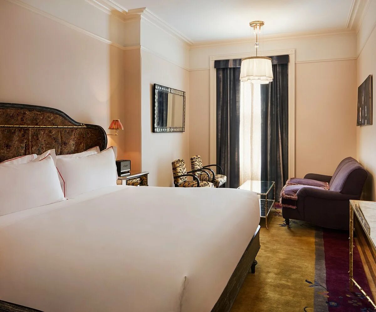 Триарт отель адлер. Отель 100 номеров. Отель 100 номеров. Mercure номер стандарт. Отель 100 номеров.