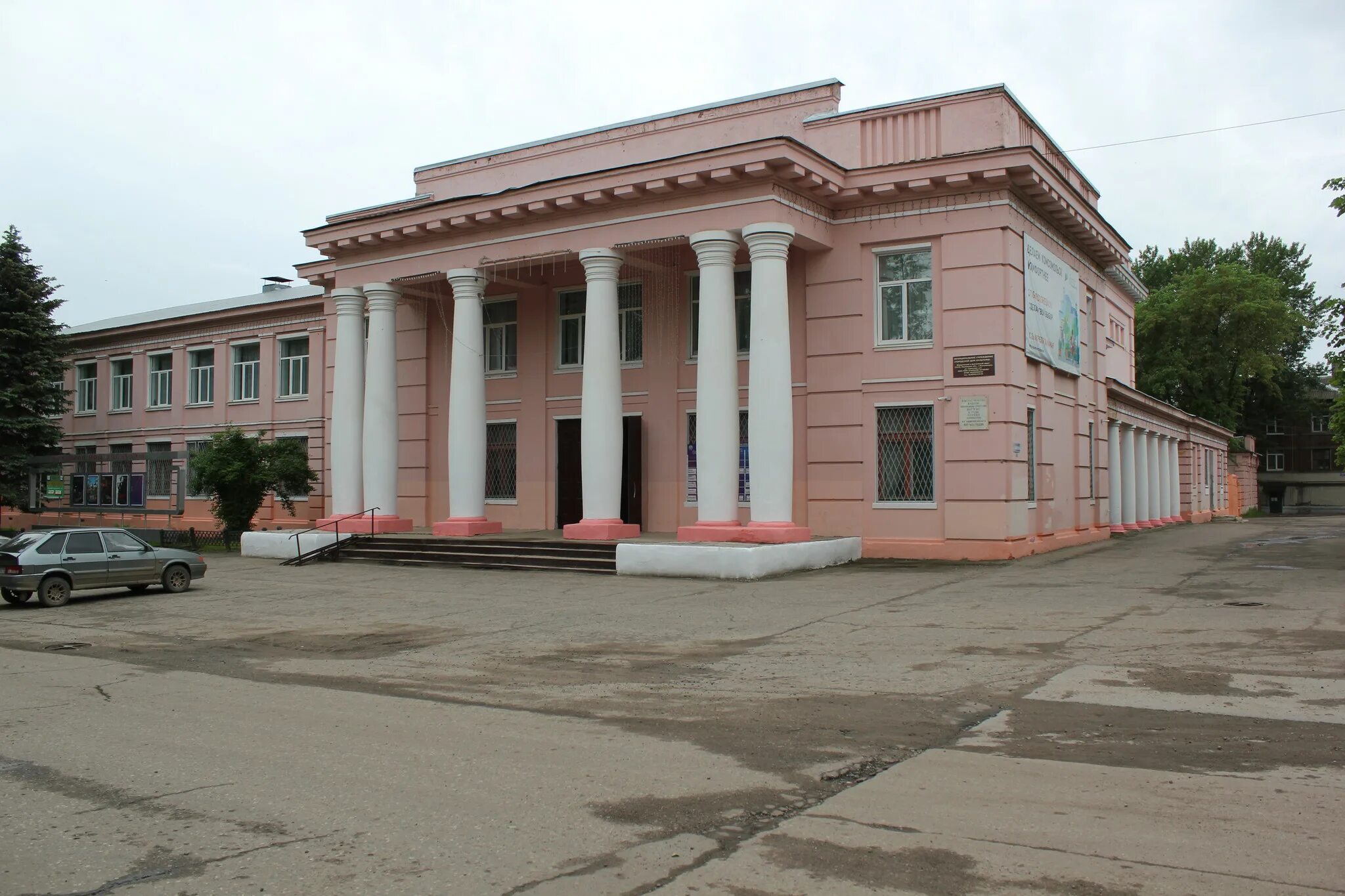 Погода в комсомольске ивановской. Городской дом культуры Комсомольск. ГДК Комсомольск Ивановской области. Город Майкоп 22 Комсомольская ДК. Комсомольская Иваново.