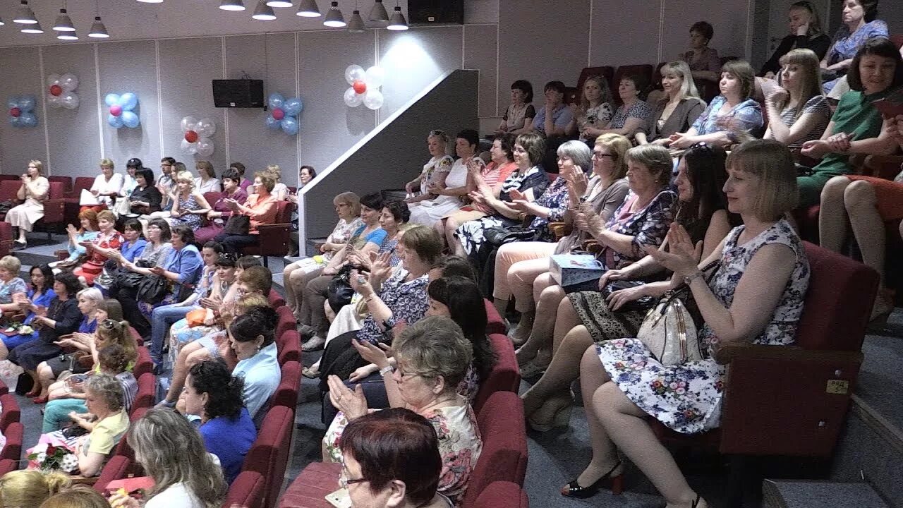 Фото на парах в универе. Сауна лангепас. Хоккейный корт город лангепас. Достопримечательности города лангепаса. Тк лангепас.