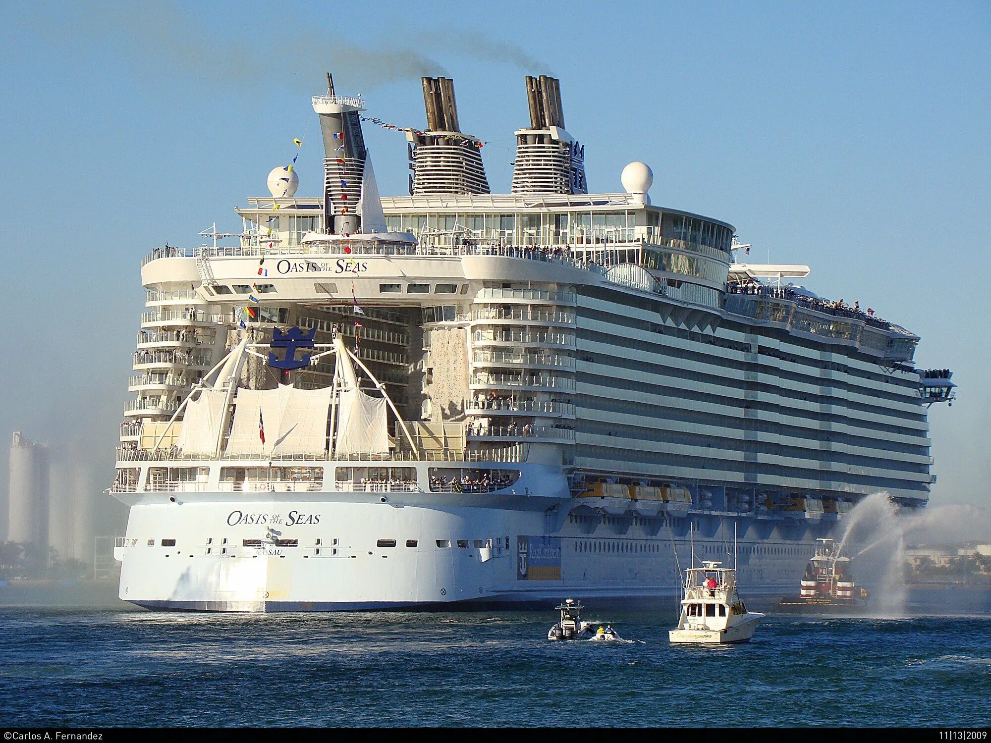 Круизный лайнер oasis of the seas. Корабль оазис морей. Круизный корабль "wonder of the seas new ship 2022". Symphony of the seas круизный лайнер. Круизный лайнер квант морей/quantum of the seas.