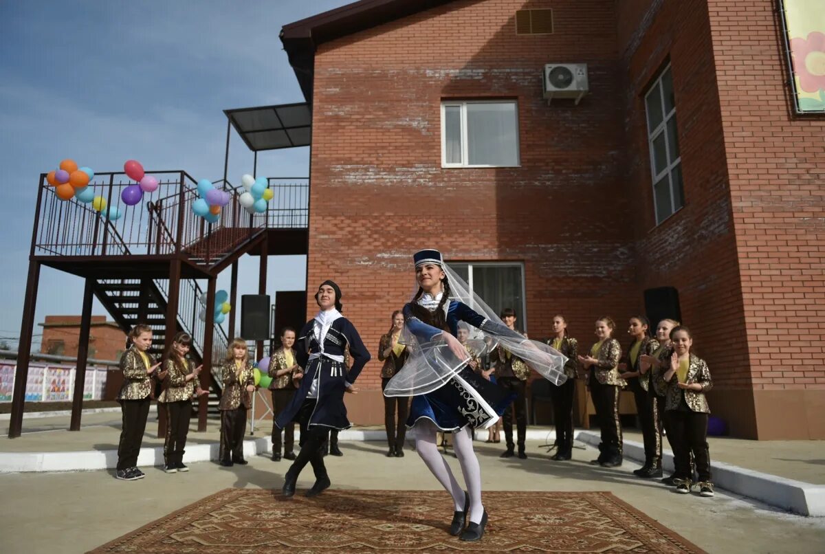 Детский сад 15 яблоновский. П яблоновский краснодарский край. Садик на республика адыгея поселок яблоновский. Поселок яблоновский тахтамукайского района республики адыгея. Школа 15 яблоновский.