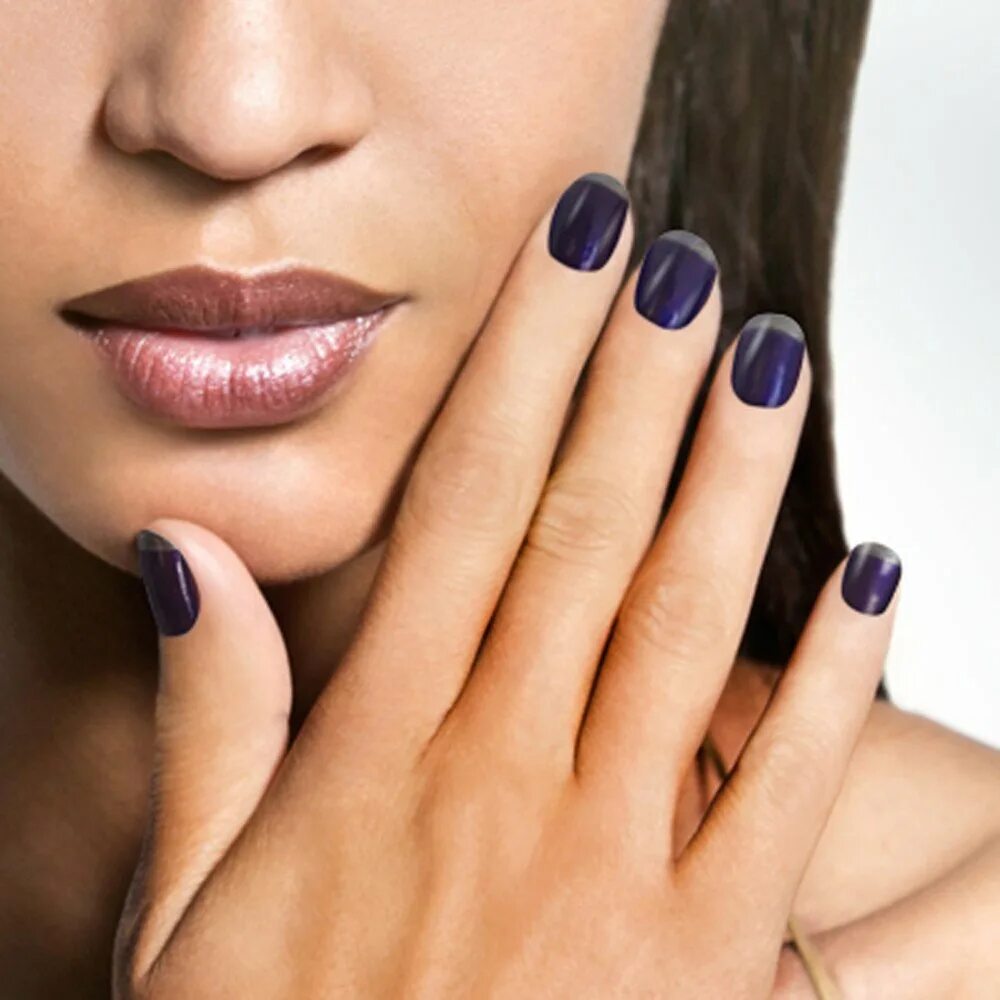 Маникюр для смуглой кожи рук. Разноцветный маникюр. Маникюр под синее платье. Маникюр под черное платье. Лака ногтей подойдет.