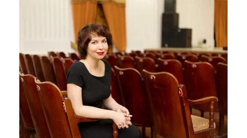 Художественный руководитель в школе