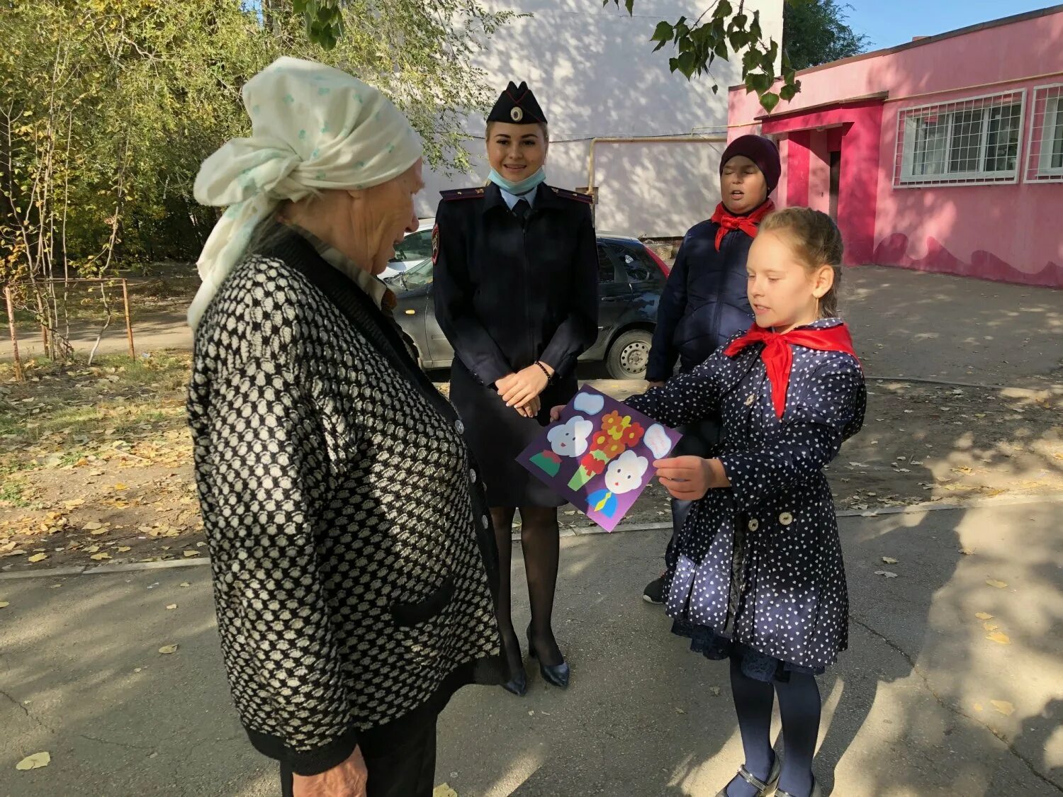 ГИБДД для пожилых людей. Пенсионерские дети рассказывают. День пожилых людей акция ГИБДД. Забота о пенсионерах в Узбекистане.