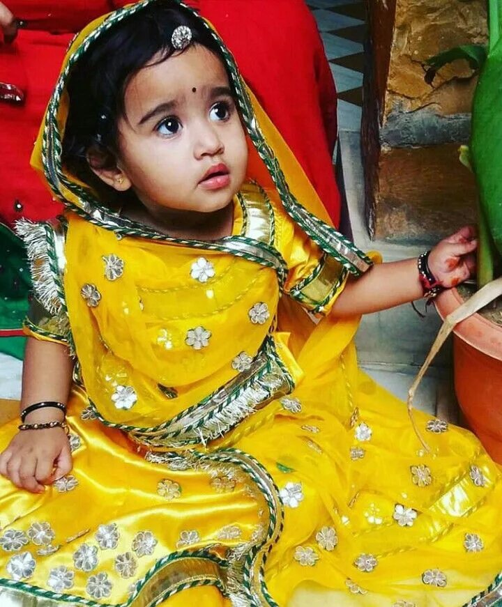 Маленькая индийская девочка. Маленькая индийская девочка. Маленькая индианка. Джиоти амге. Маленькая индианка.