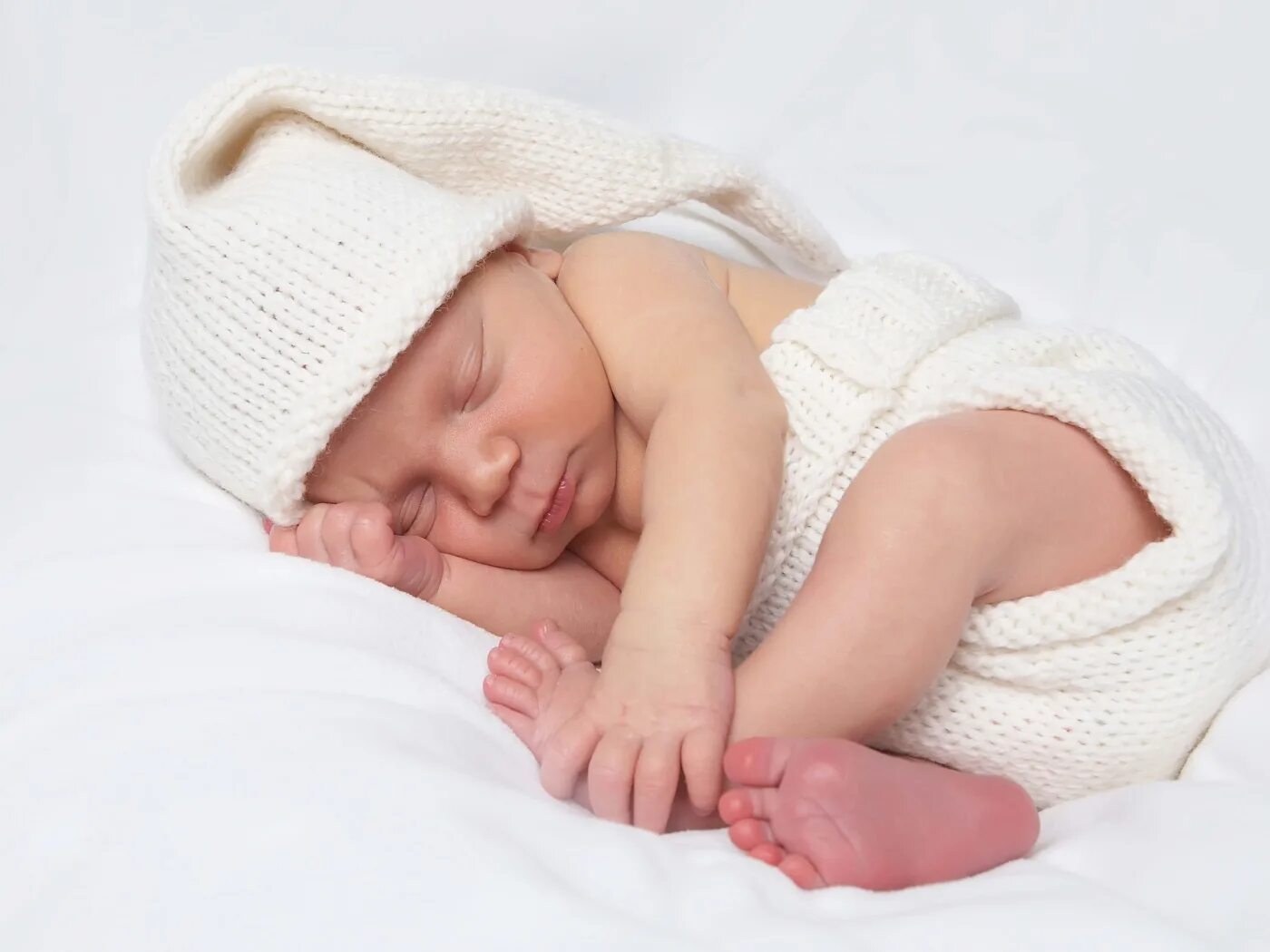 Новорожденные дети. Кроватка pali meggie. Бейби бело. Бейби бело. Новорожденный.