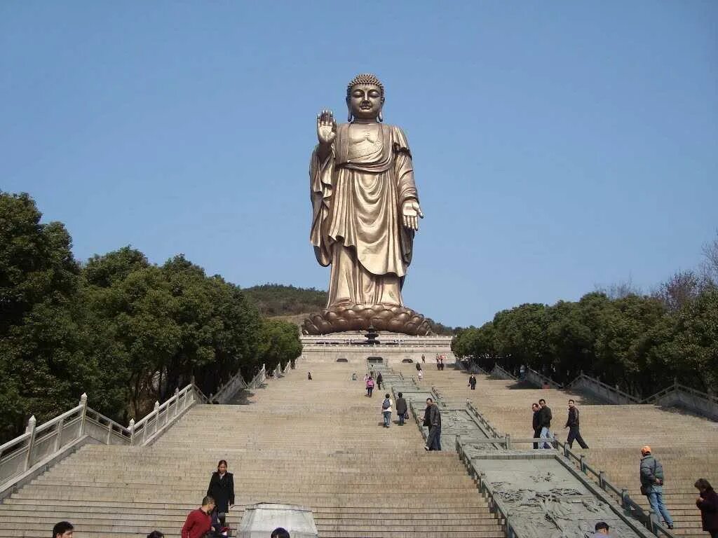 Большие статуи. Великий Будда в Лингшане, Китай. Будда весеннего храма Китай. Статуя Будды в Уси. Статуя Будды на Холме Линшань, Уси, Китай.