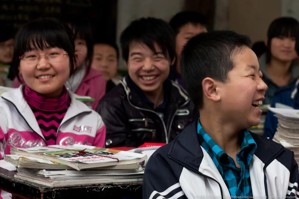 школьники в китае. средняя школа в китае. видео китайских школьников. китайская начальная школа. русская школа в гуанчжоу.