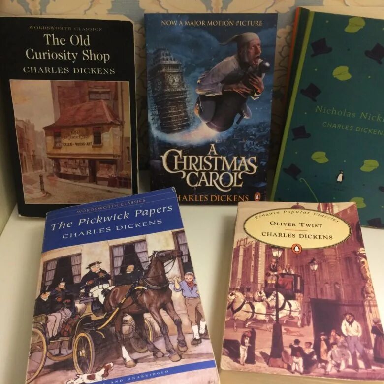 Дэвид копперфильд диккенс книга. Чарльз диккенс книги коллаж. Чарльз диккенс и герои его произведений. Книги диккенса список лучших. Книги чарльза дикинсона.