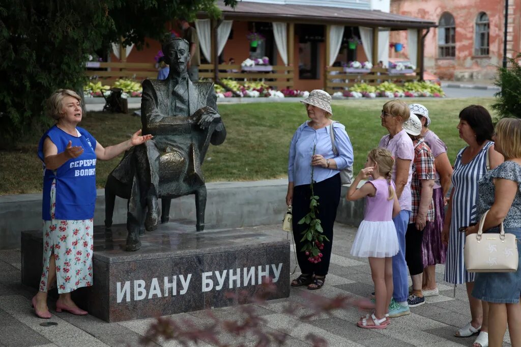 Развлечения для пенсионеров. Люди выше 2 метров. Москва люди. Сайт открытых людей