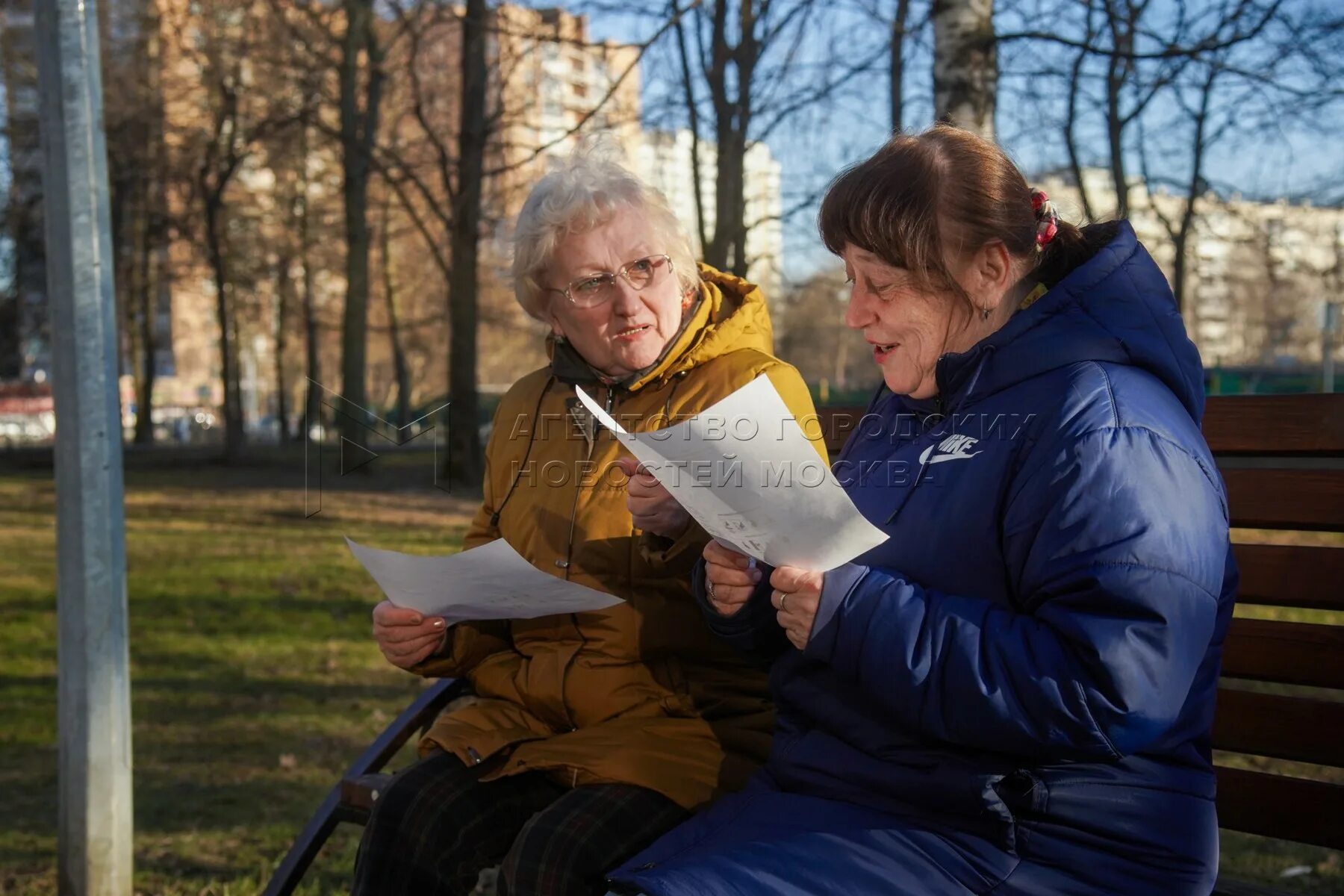 Бабушка. Пенсия для женщин. Московские бабки. Пенсионеры и компьютер.