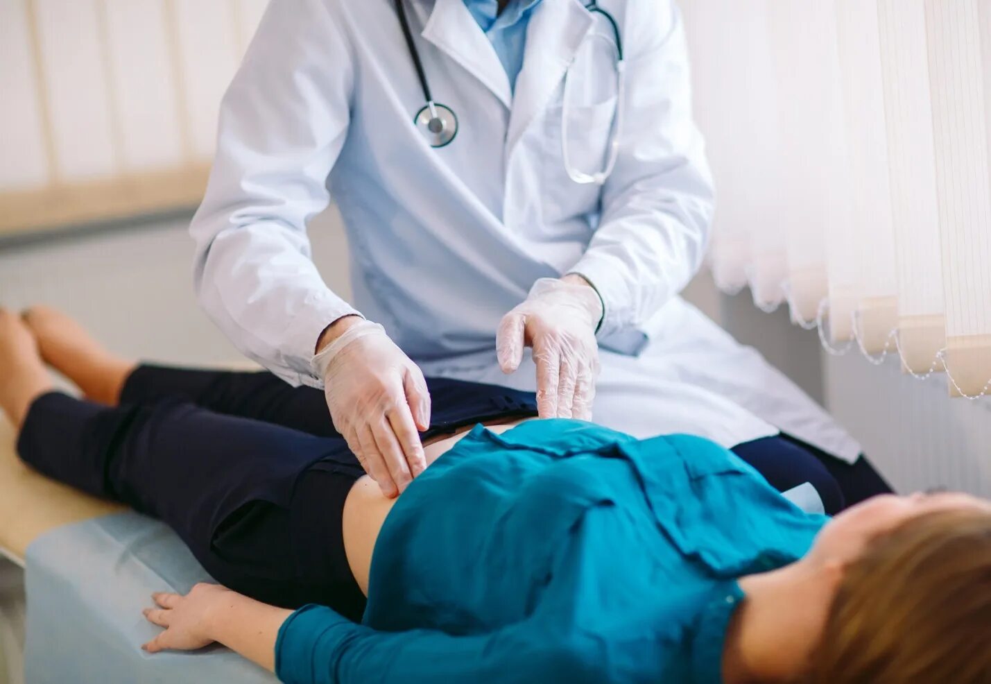 Как проходит прием гастроэнтеролога. Подготовка к гастроскопии. Осмотр гастроэнтеролога. Гастроэнтеролог фгдс. Гастроэнтеролог.