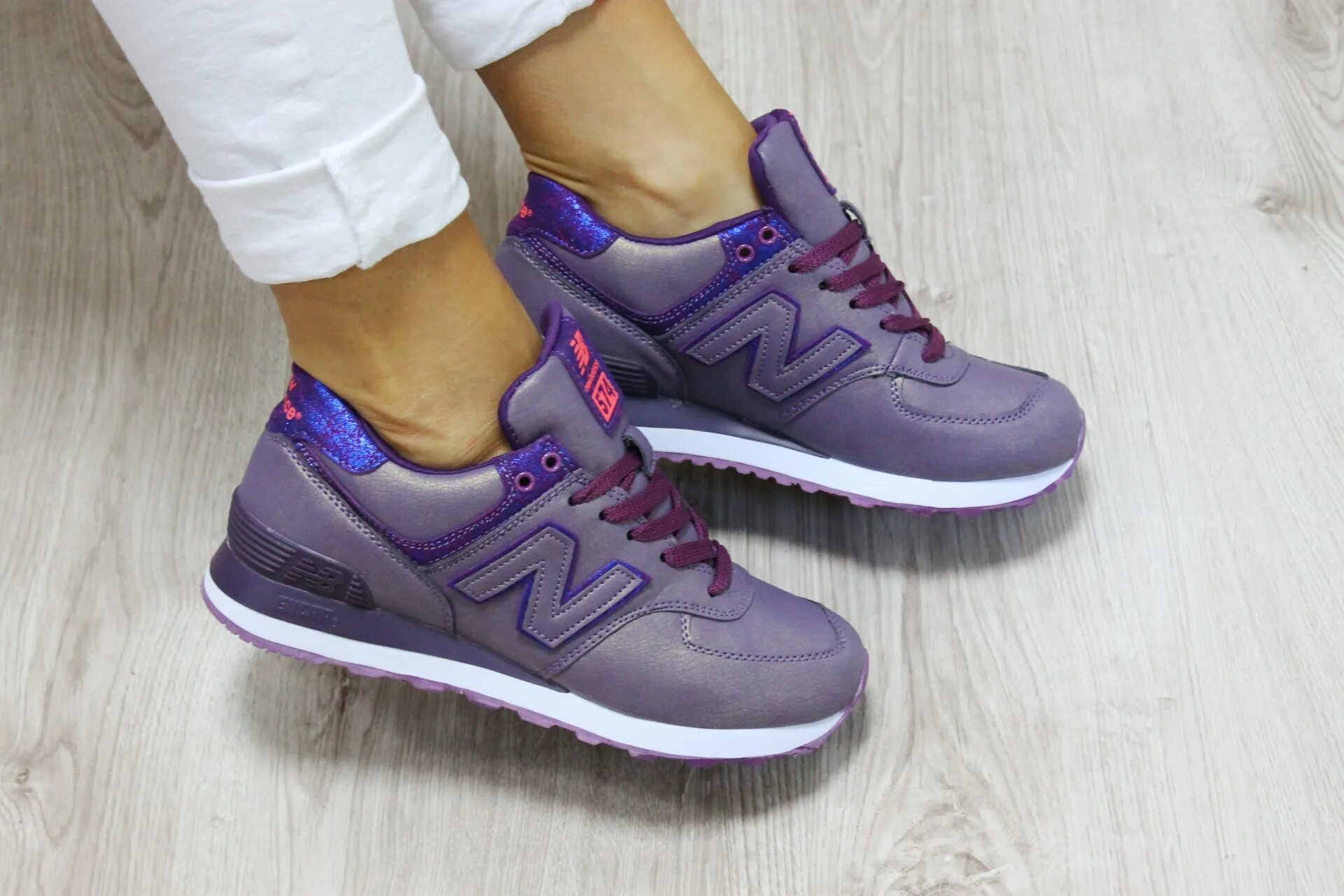 New balance фиолетовые. New Balance 574 фиолетовые мужские. Кроссовки New Balance 574 фиолетовые. New Balance 574 фиолетовые женские. Нью беланс 574 фмолетовые.