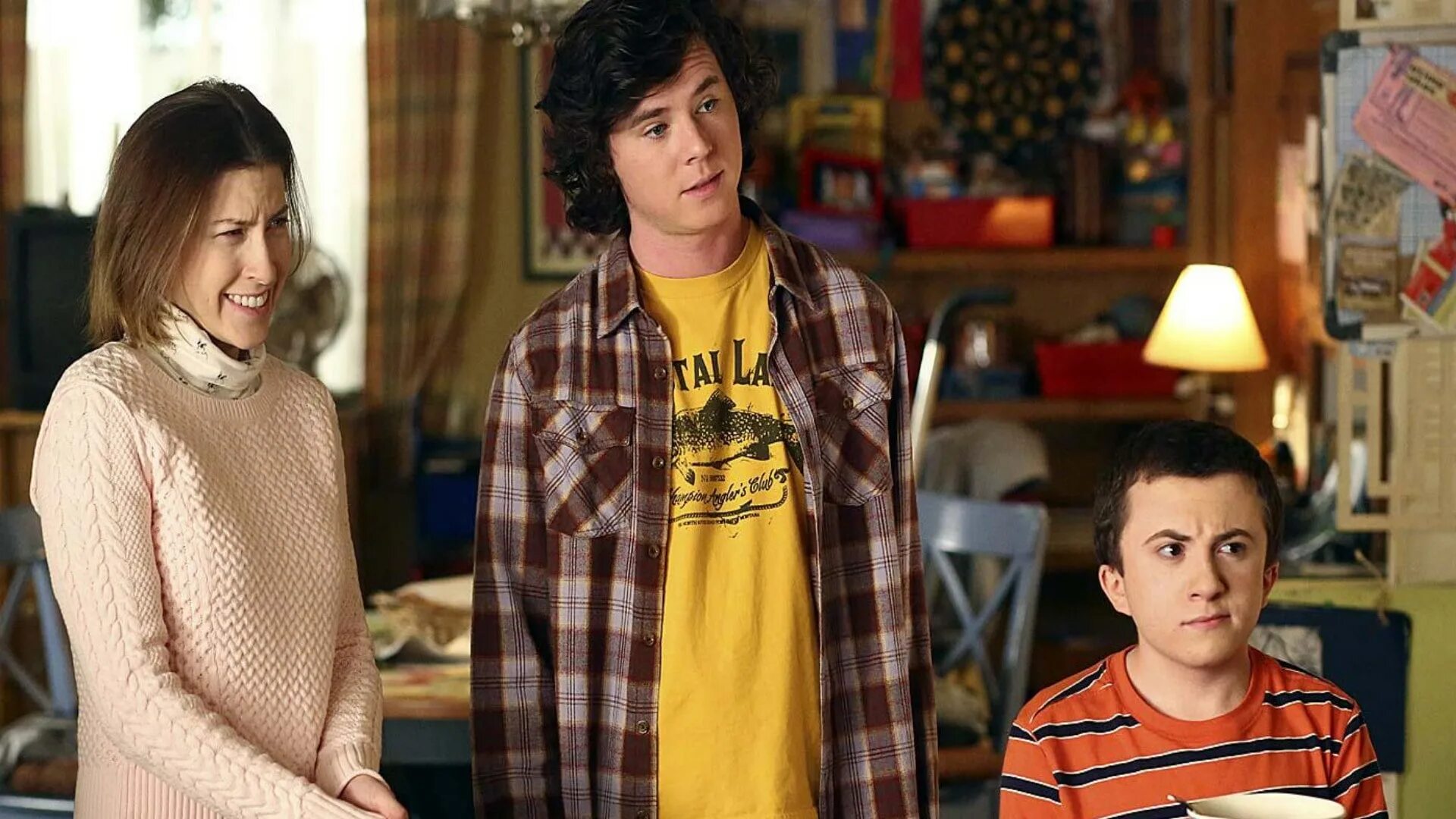 The middle is here is. Бывало и хуже сериал. Бывает и хуже первый сезон. Бывает и хуже сериал 5 сезон. The middle is here is.