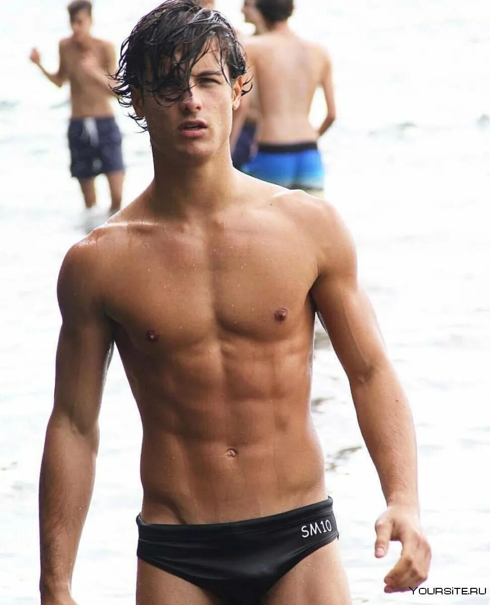 Ренато феррейра. Красивые спортивные парни. Худой парень с большим. Тощий парень. Худой парень с большим.