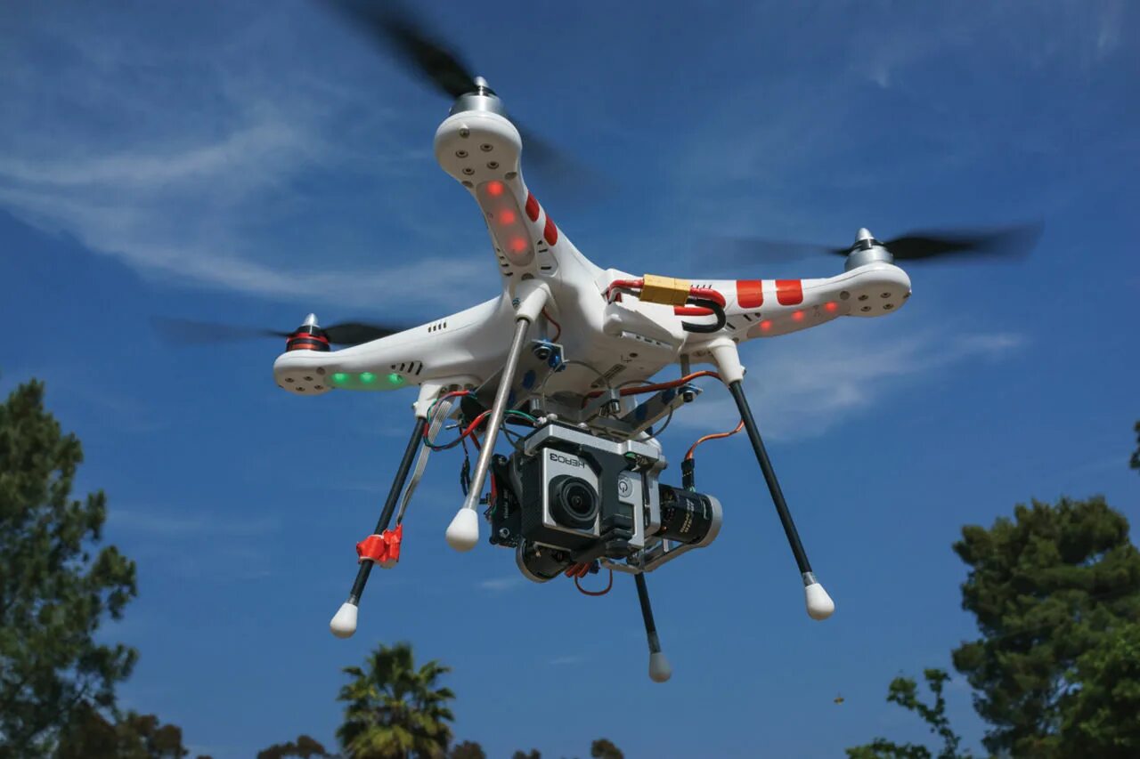 Как найти квадрокоптер который улетел. Dji phantom 2. мультикоптер воздушное судно. квадрокоптер в полете. полет на квадрокоптере.