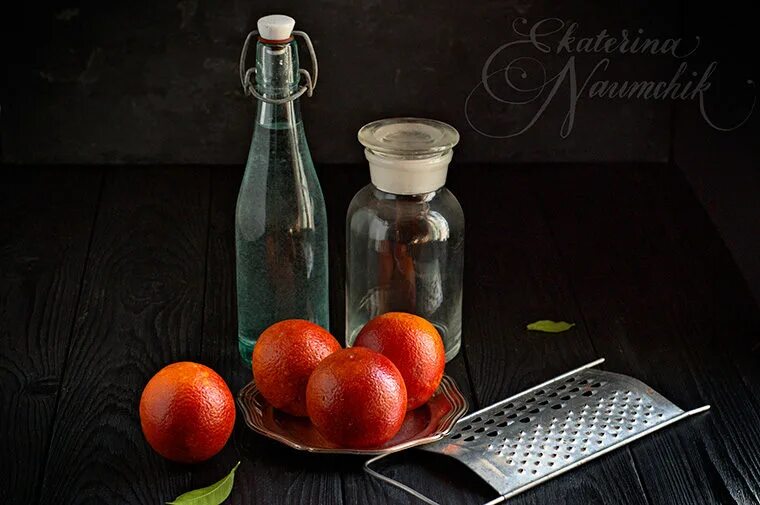 Ликер аранчелло. Оранчелло мандарин. Оранчелло. Оранчелло на столе. Настойка лимончелло.