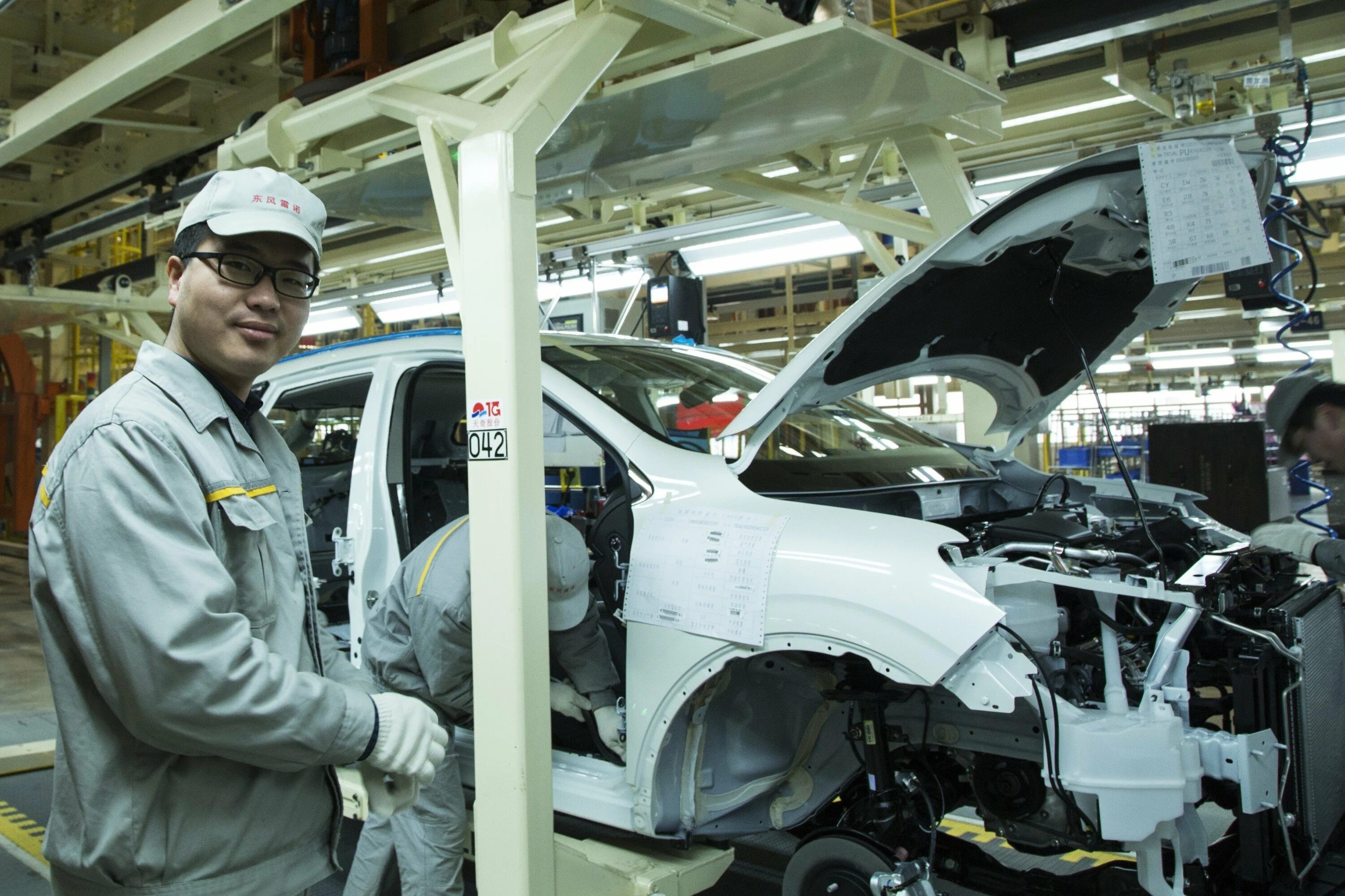 Автомобильная промышленность китая. Производители авто китай. Китайский автомобильный завод. Dongfeng завод. Автомобильная промышленность китая.