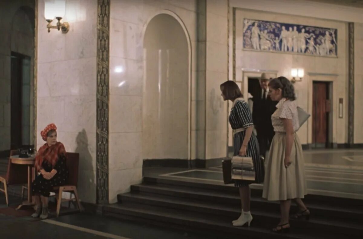 Дом на кудринской площади москва слезам не верит. Высотка москва слезам. Москва котельническая набережная высотка бригада. Москва слезам не верит дом на баррикадной. Высотка москва слезам.