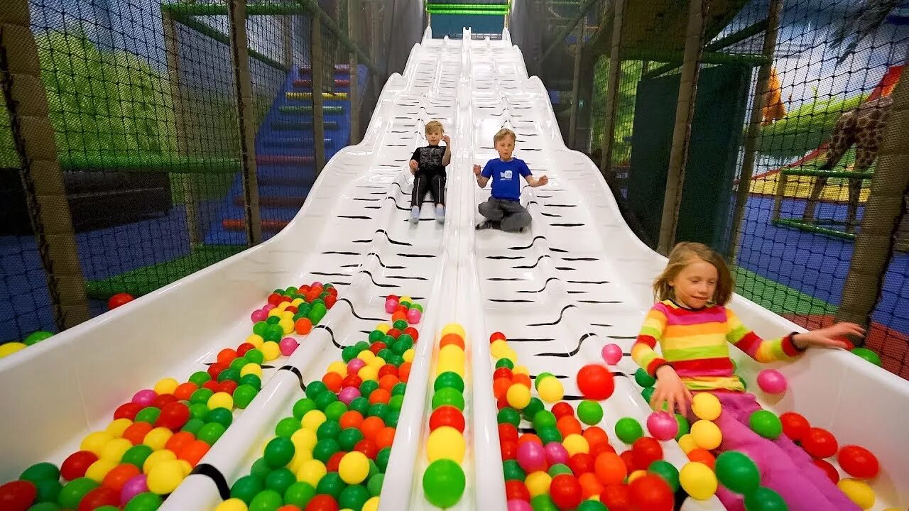 Indoor 2. Indoor playground. indoor playground for kids fun. indoor playground fun with family playlab. fun indoor for family and kids at ltos lakland горки.