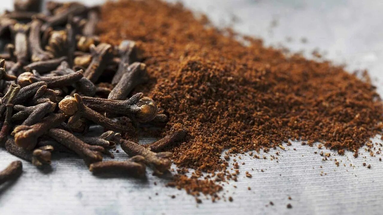 Фото сухая. Гвоздика специя. Гвоздика и Шафран. Гвоздика (Cloves) специя. Гвоздика соцветие пряность.