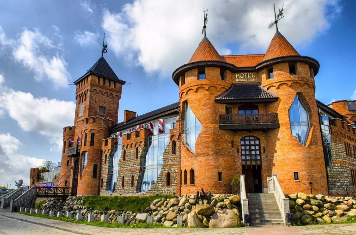 виды калининграда. рыбная деревня кенигсберг. путешествие в кранц и замок нессельбек. калининградская область интересные факты. город калининград.