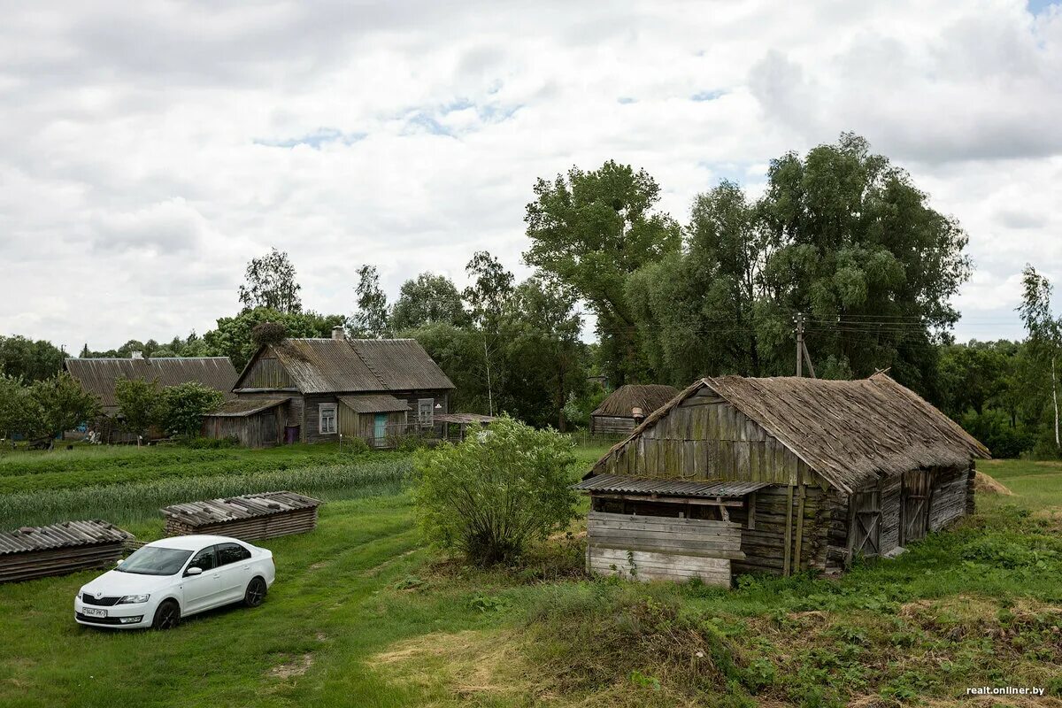 Самая огромная деревня. Деревня топи архангельская область. село в белоруссии. села в белоруссии. деревня топи деревня.