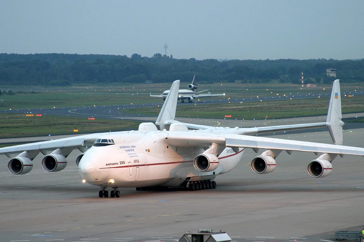 Мир самолетов в россии. Антонов Мрия АН-225. Бортовой номер Мрия АН 225. АН-124 Мрия. Самолёт АН-225 Мрия России.