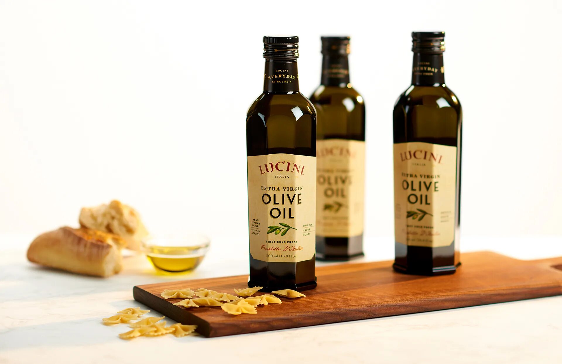 Оливковое масло 1 отжима. Оливковое масло первого отжима. Масло оливковых выжимок "Aurelia". Масло оливковое перв.отжима "Кратос ". Оливковое масло первого отжима с кусочком трюфеля.