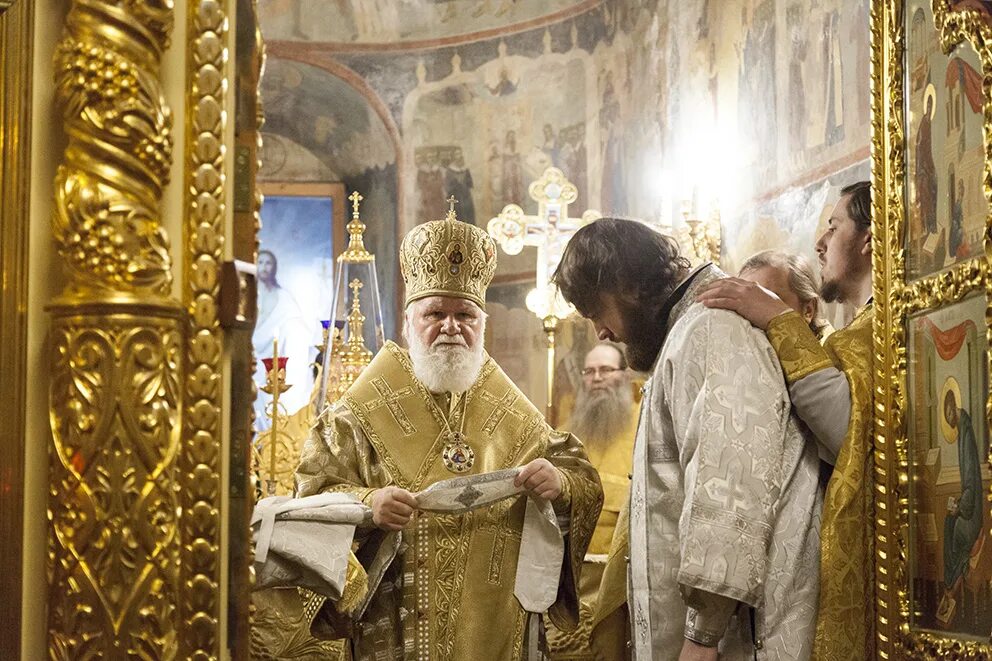 митрополит игнатий саратов в троицком соборе. схиигумен корнилий игумен антоний щукин. сан священника 6 букв. владыка митрофан гатчинский. рукоположение в дьяконы.