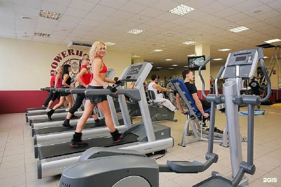 Повер хаус джим. Powerhouse gym хохрякова 10. Фитнес зал powerhouse gym. Хаус джим екатеринбург. Powerhouse gym селигерская.