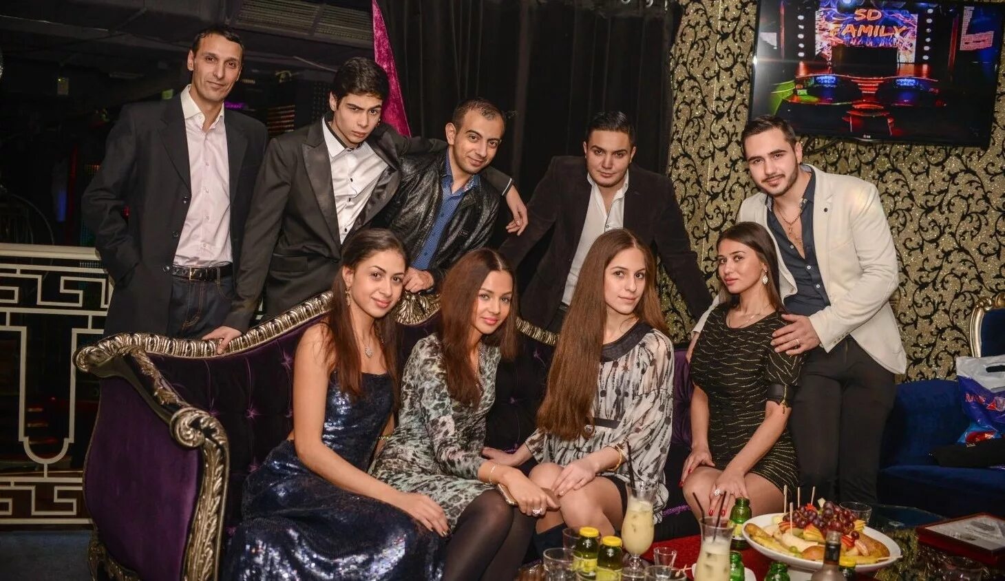 Цыганские бароны в россии. Богатые цыганские. Богатые цыганские. Богатые цыгане. Богатые цыгане.