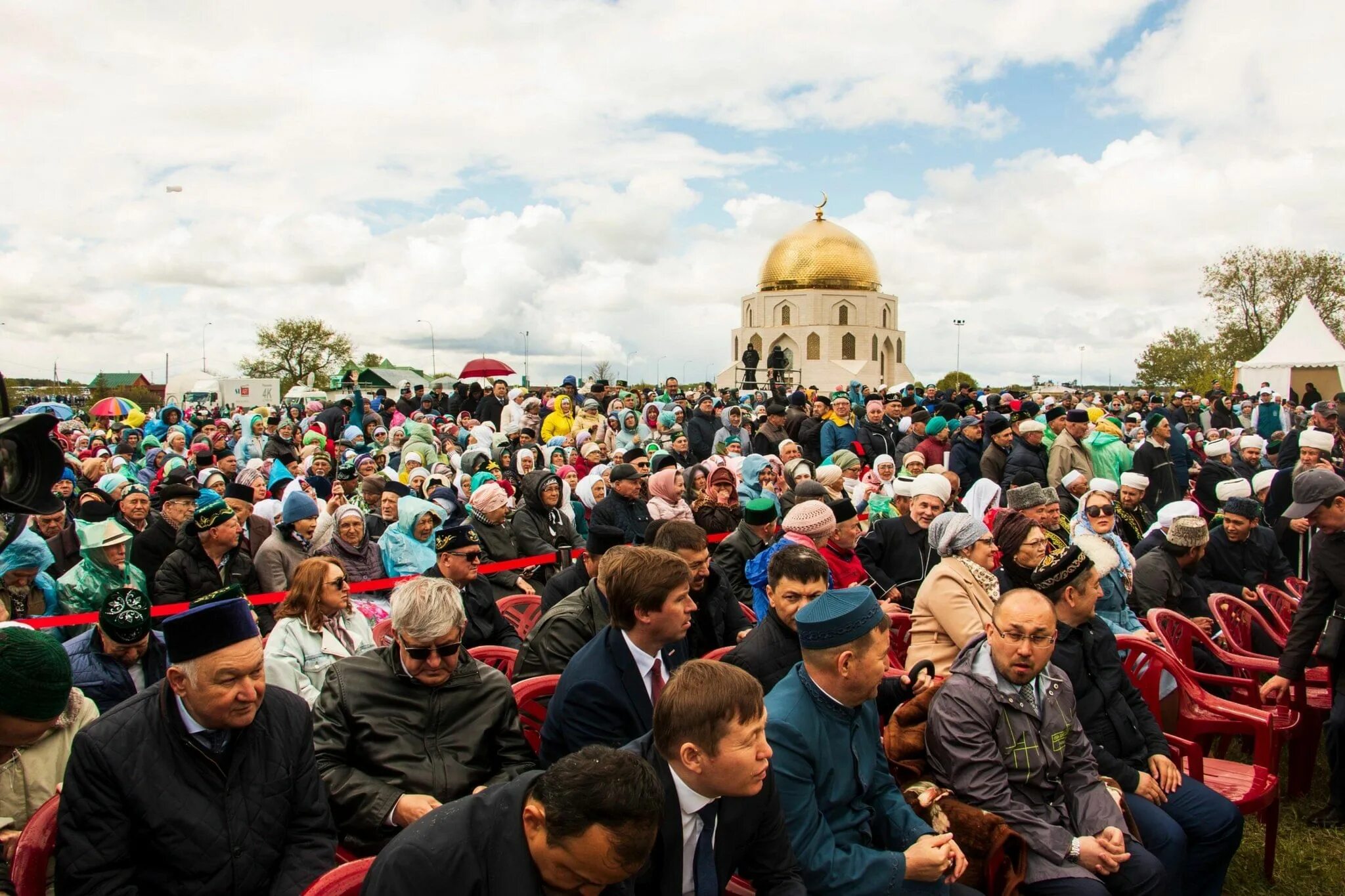 Мусульманский праздник какой день. 1100 Летие принятия Ислама Волжской Булгарией. Волжская Булгария 1100 летие. Булгар 2022. Жиен Болгар 2022.