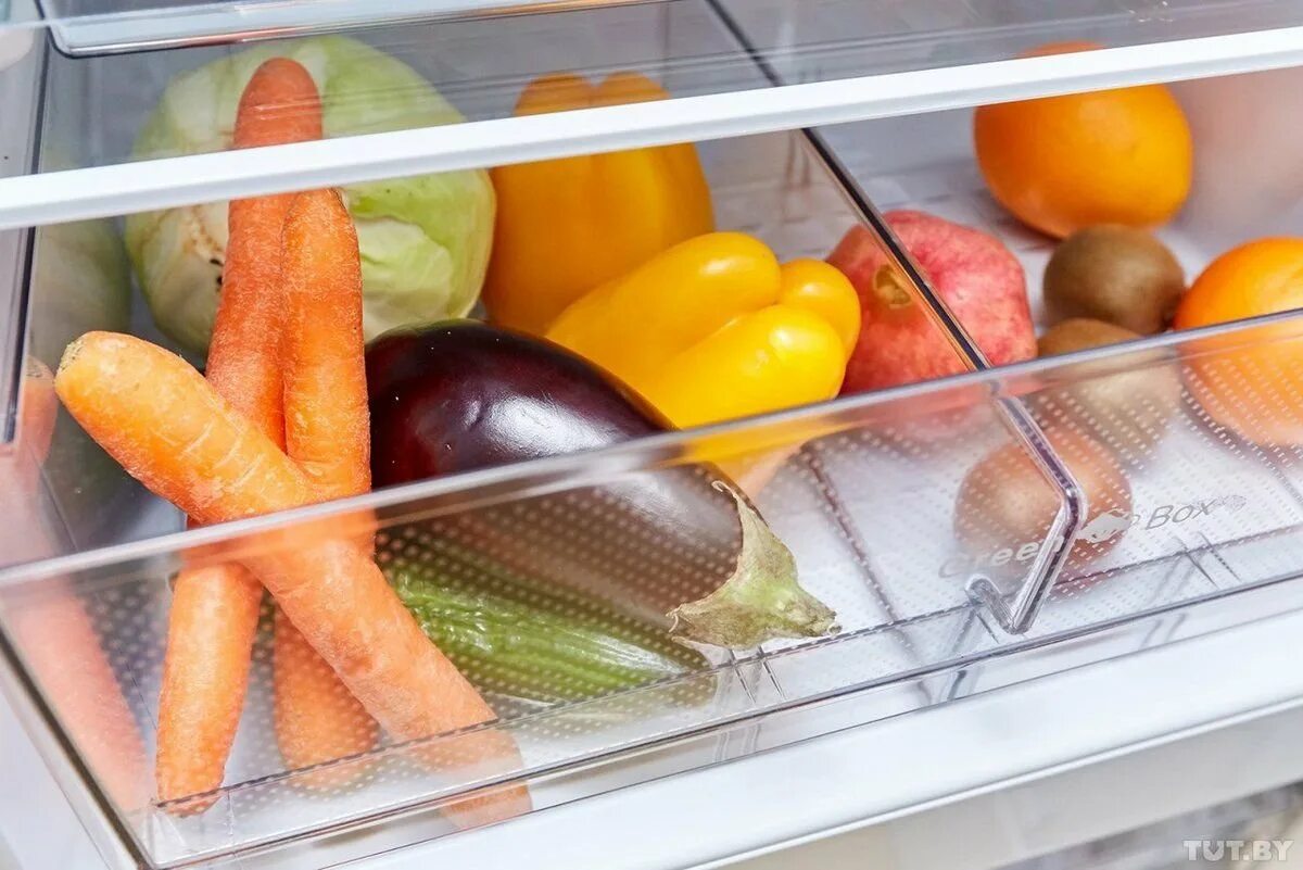 Как холодильник сохраняет продукты. Холодильник с продуктами. Фрукты в холодильнике. Холодильник для овощей. Холодильник для хранения овощей и фруктов.