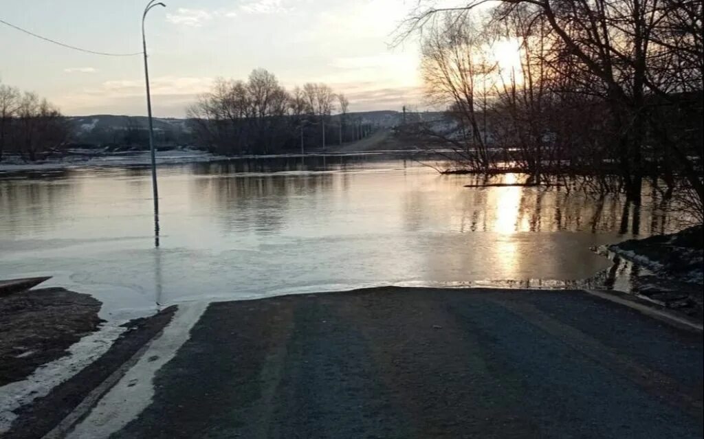 Домашкинское водохранилище бузулукский район. Паводок. Сорочинское водохранилище. Паводок в Бузулуке. Паводок фото.