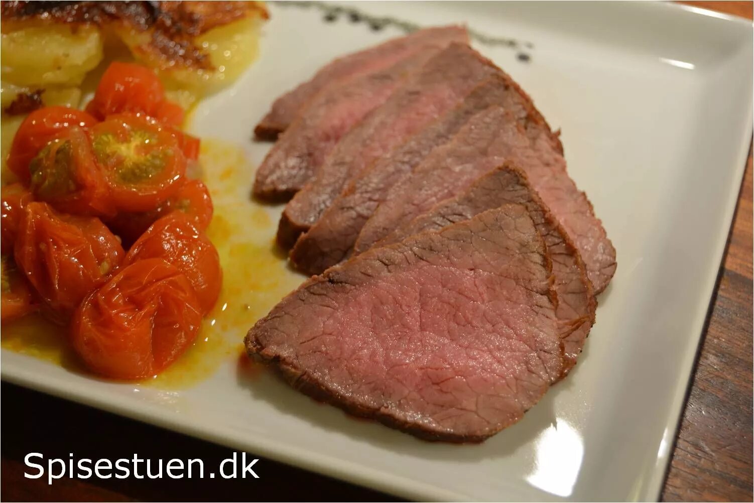 Ростбиф с картофелем. Эспиля выборг ресторан банкет. Стейк ростбиф. Канильо ин поркетта аль санджиовезе. Ростбиф жирарди.