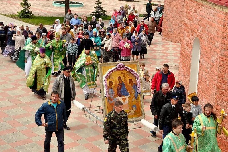 Свято Троицкая обитель милосердия в Оренбургской области. Свято-Троицкая обитель милосердия п.Саракташ. Свято-Троицкая Симеонова обитель милосердия п.Саракташ. Храм в Саракташе Оренбургской области.