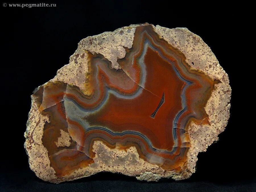 агат подмосковье. агат камень в природе. старые агаты. агат в природе необработанный натуральный. руинный агат.