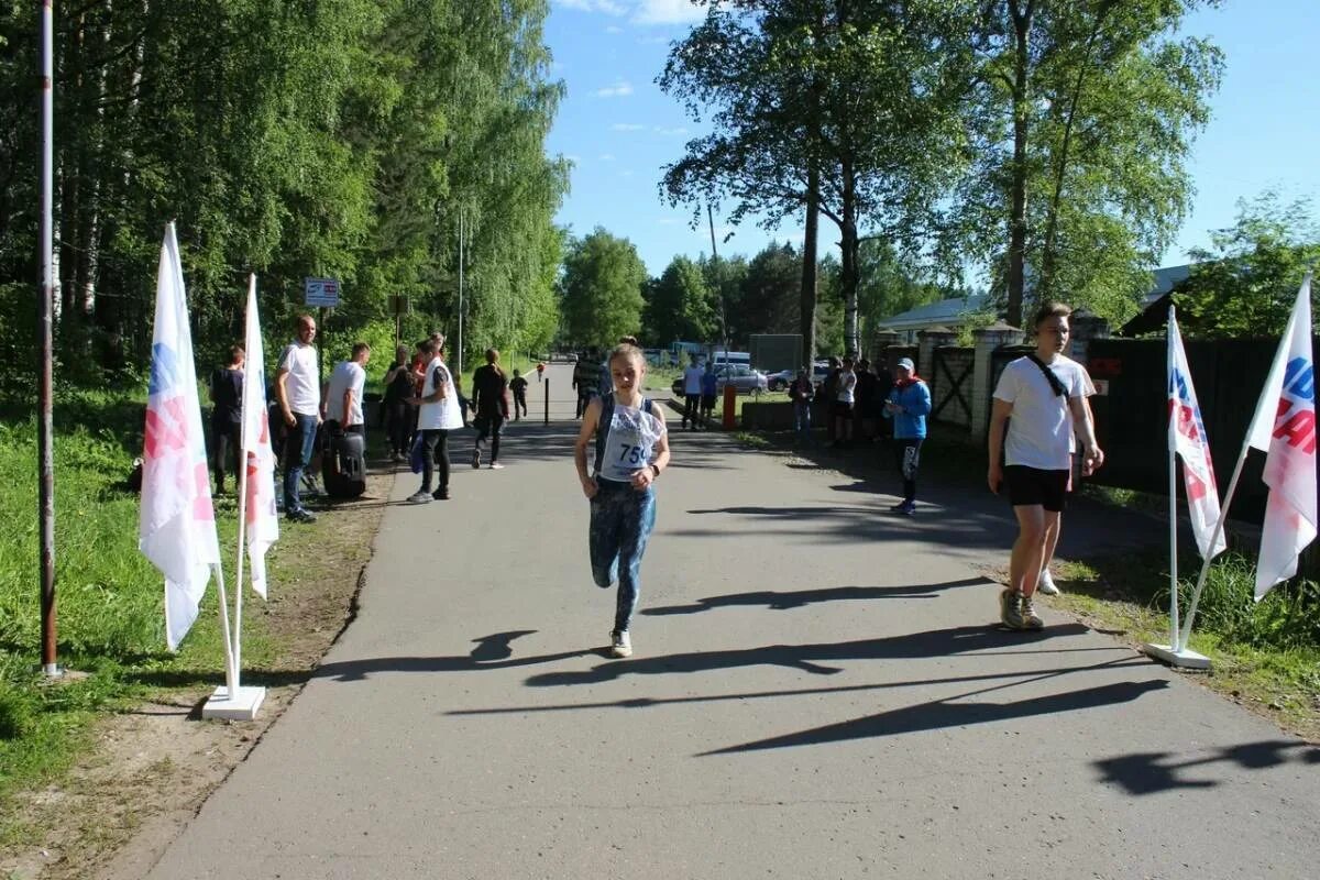 1 июня кострома. Молодая гвардия Кострома. Спорт в парке Берендеевка в Костроме. Кострома мероприятия в Берендеевке 11 мая. День молодежи в Берендеевке.