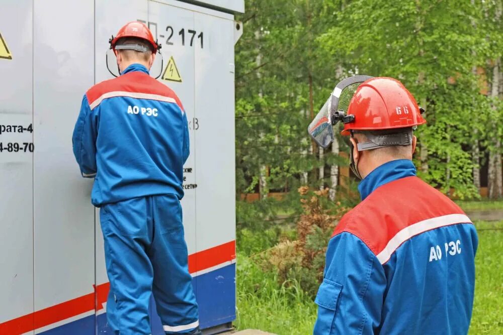 Рес является
